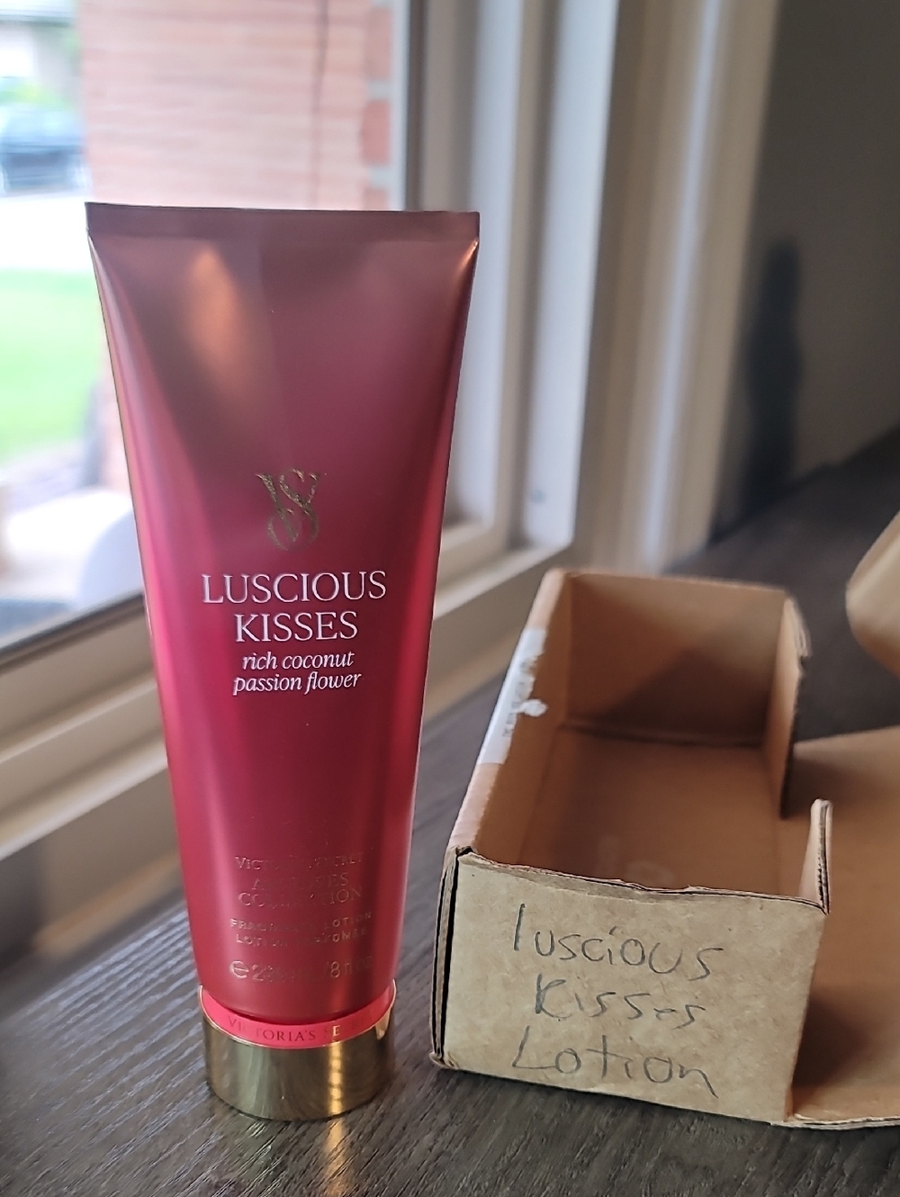 Victoria's Secret LUSCIOUS KISSES fine Fragrance Lotion ARCHIVED LIMITED EDITION